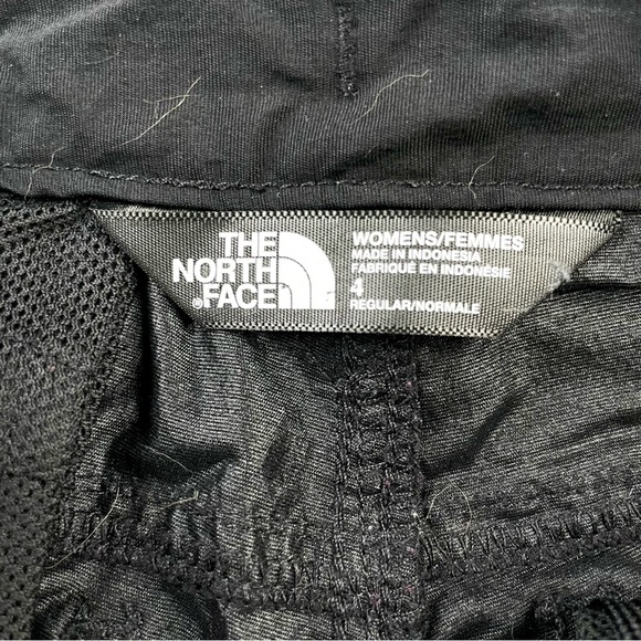 The North Face black Women's Cargo Shorts - Picture 3 of 4